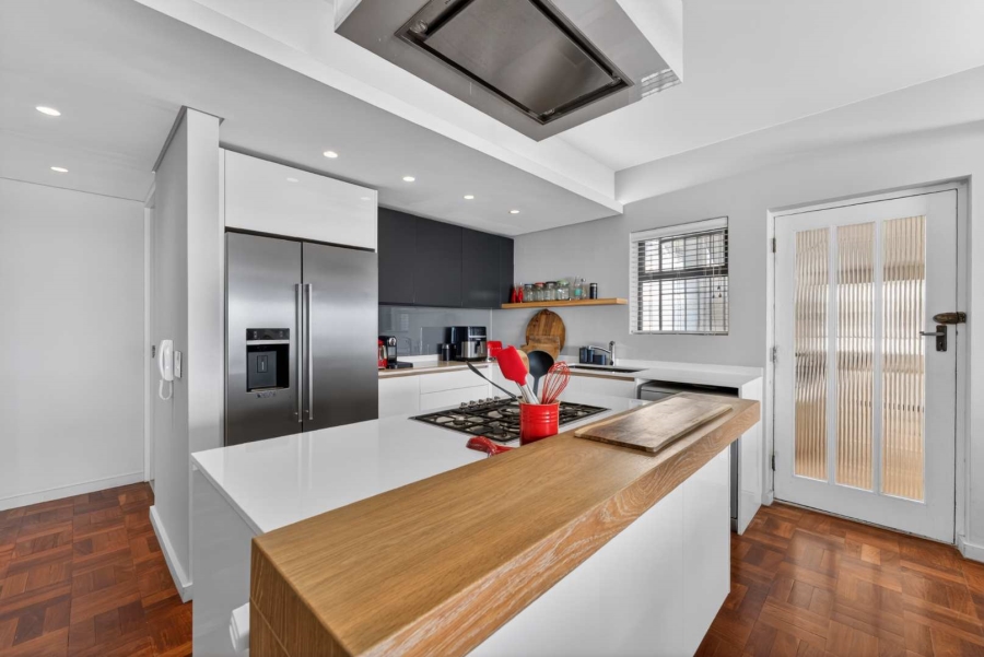 3 Bedroom Property for Sale in Sea Point Western Cape